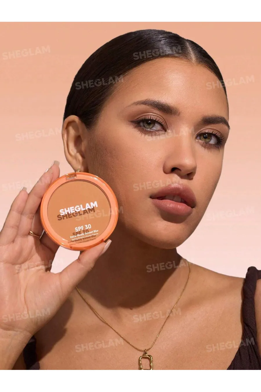 روش استفاده از پودر فیکس و محافظت کننده SPF 30 رنگ Smooth Sand شیگلم Sheglam روش استفاده از پودر فیکس و محافظت کننده SPF 30 رنگ Smooth Sand شیگلم Sheglam