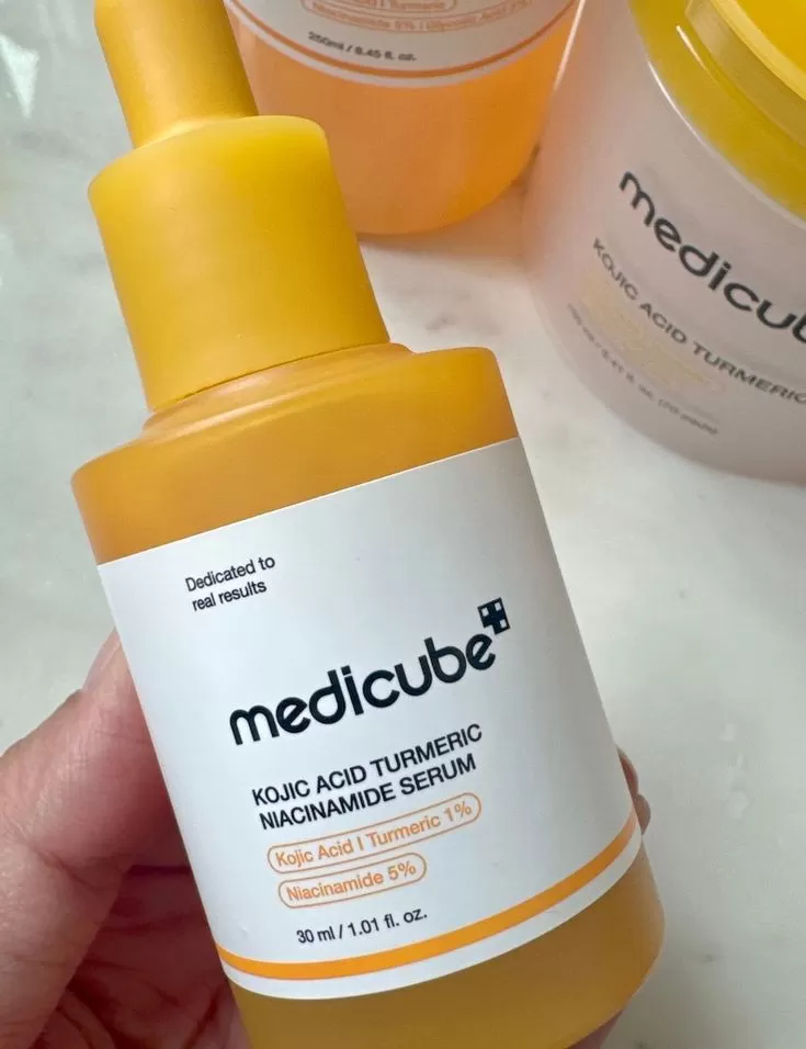 Medicube-مدی-کیوب--سرم-روشن-کننده-و-ضدلک-کوجیک-اسید-+-نیاسینامید-